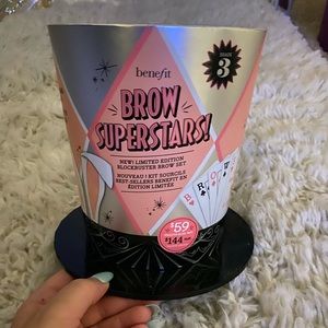 BRAND NEW NEVER BEEN USED BENEFIT BROW KIT!